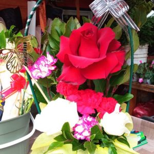 Arreglo floral en canastillo